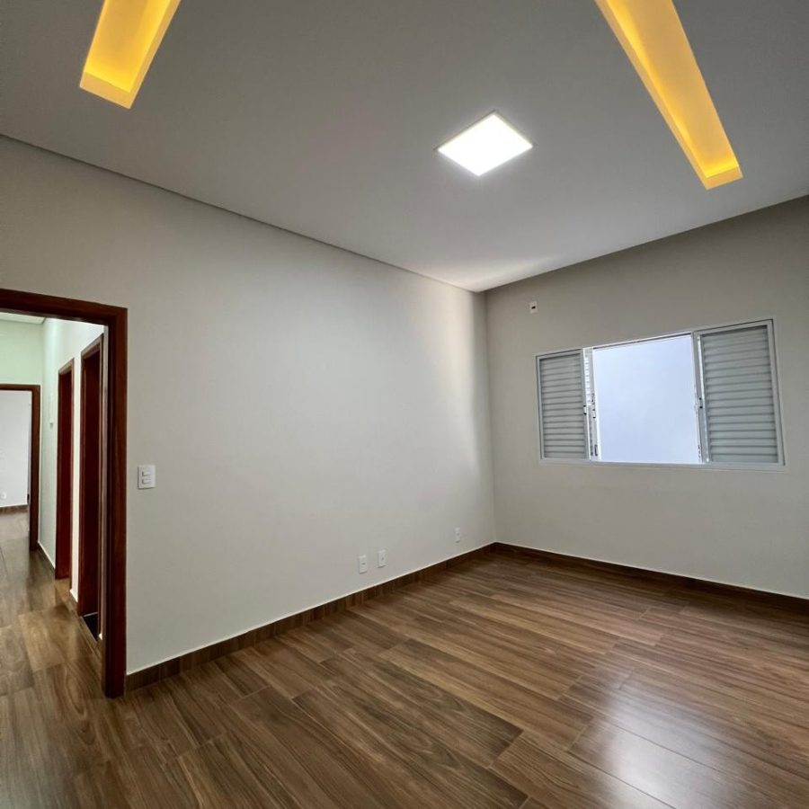 WhatsApp Image 2025-04-10 at 21.02.08 (1)