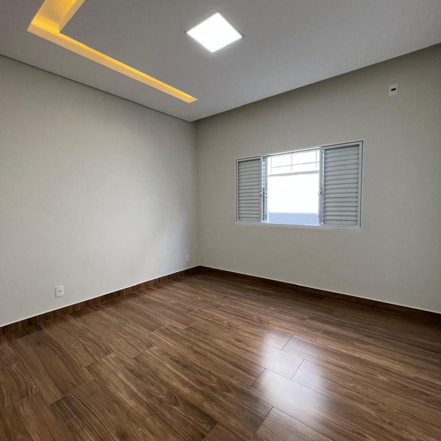 WhatsApp Image 2025-04-10 at 21.02.09 (1)