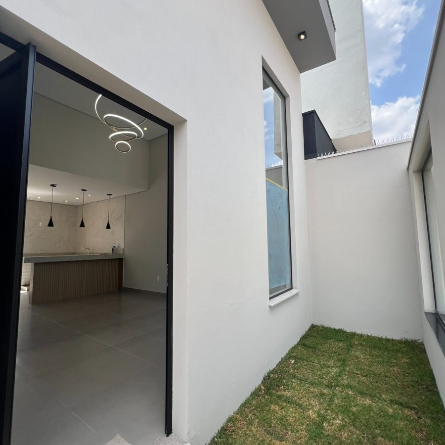 WhatsApp Image 2025-10-16 at 20.54.36 (1)