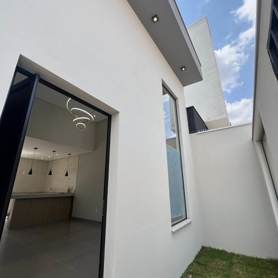 WhatsApp Image 2025-10-16 at 20.54.36 (2)