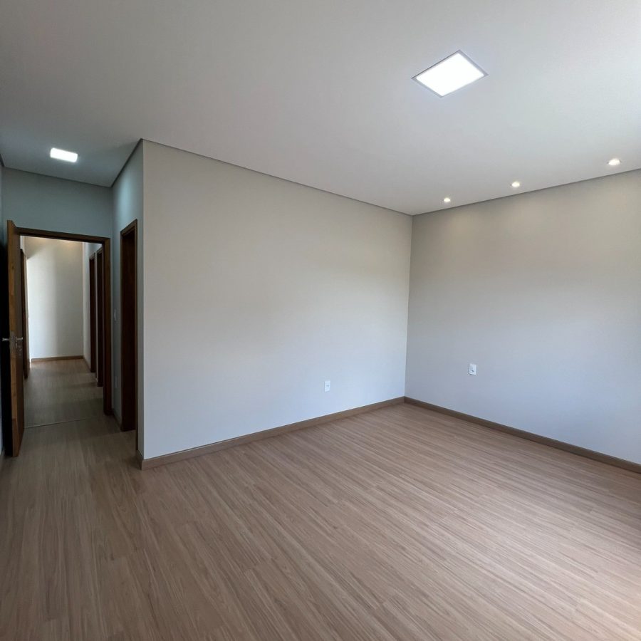 WhatsApp Image 2025-10-16 at 20.54.47 (1)