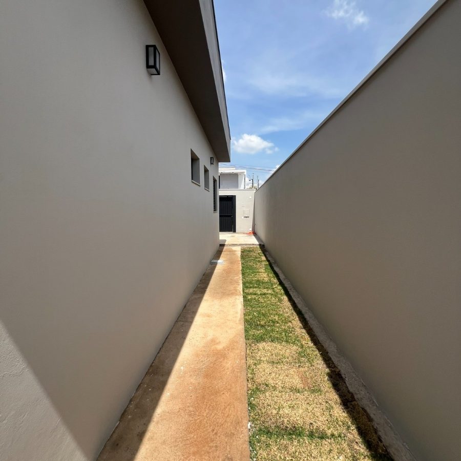 WhatsApp Image 2025-10-16 at 20.54.49 (1)